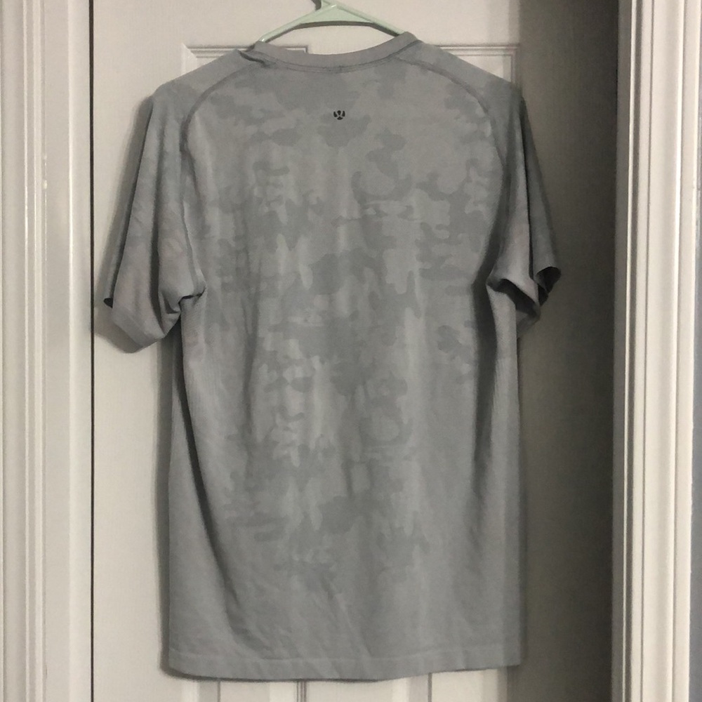 Lululemon Men's Metal Vent Tech Dri-Fit Tee Athletic Shirt Gray Camo Size Large